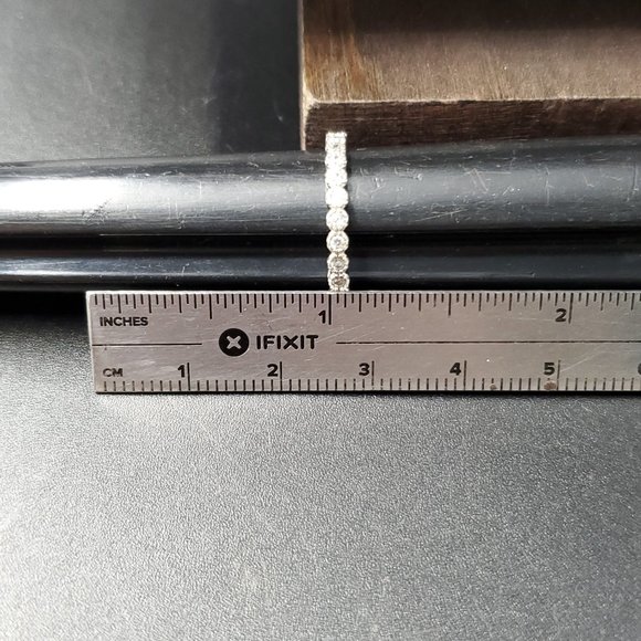 Size 6 Sterling Silver Small Cute Cubic Zirconia Ring - Picture 5 of 6